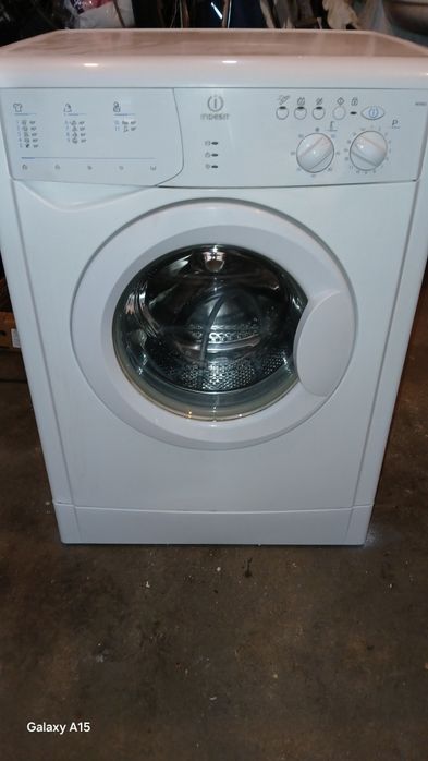 Продавам пералня INDESIT 5kg/1000обр.WIN82Като Нова 169лв