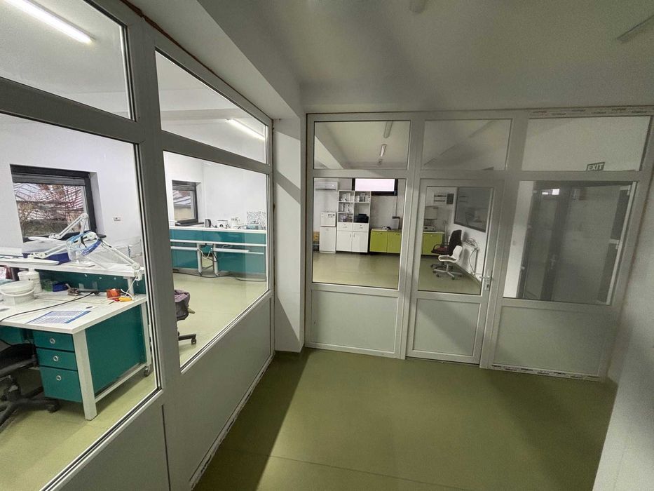 Închiriez spațiu poziție centrală