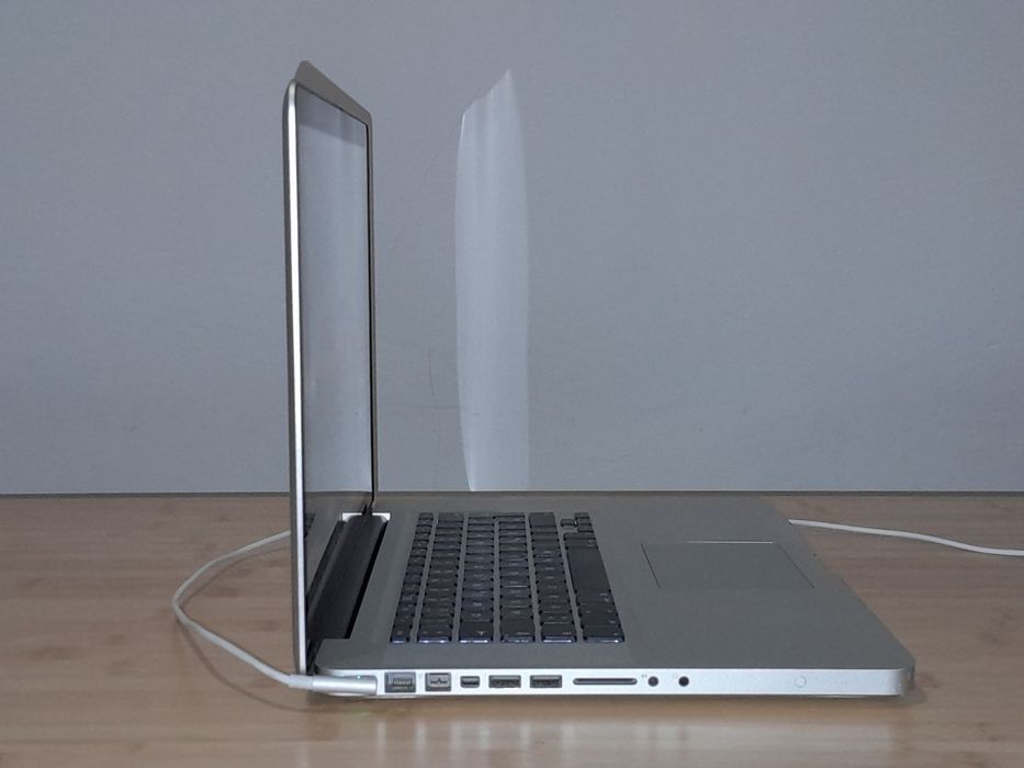 Apple Macbook Pro 15" 2011 A1286 Intel i7 320GB HDD 4GB Ram El Capitan