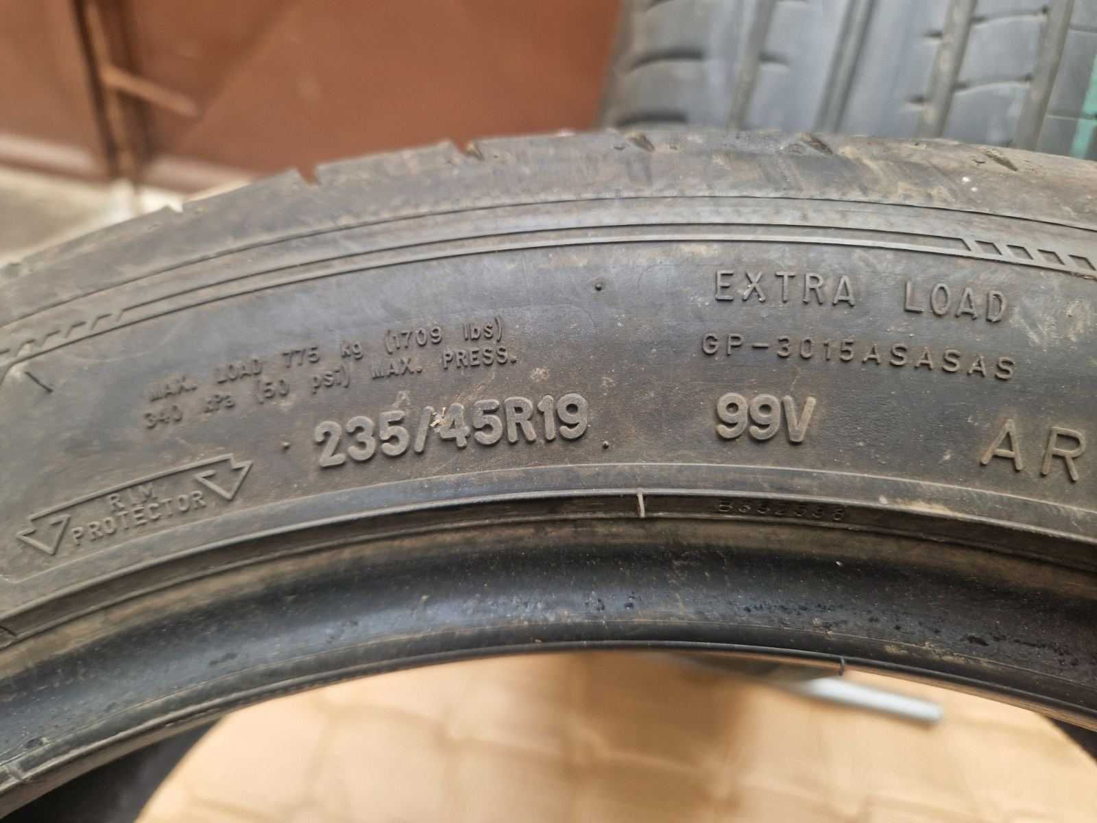 2 Goodyear R19 235/45
летни гуми 
DOT3123