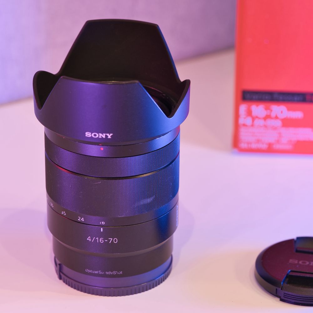 Обектив Sony Zeiss SEL 16-70mm f/4 Vario-Tessar T* E ZA OSS (SEL1670Z)