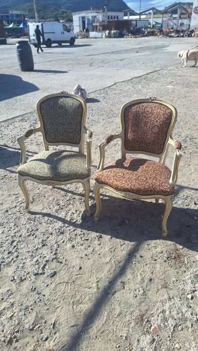 Vând două scaune vintage