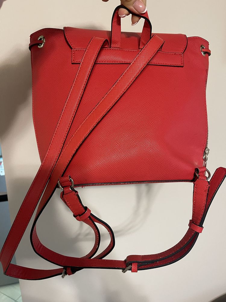 Червена раница GUESS
