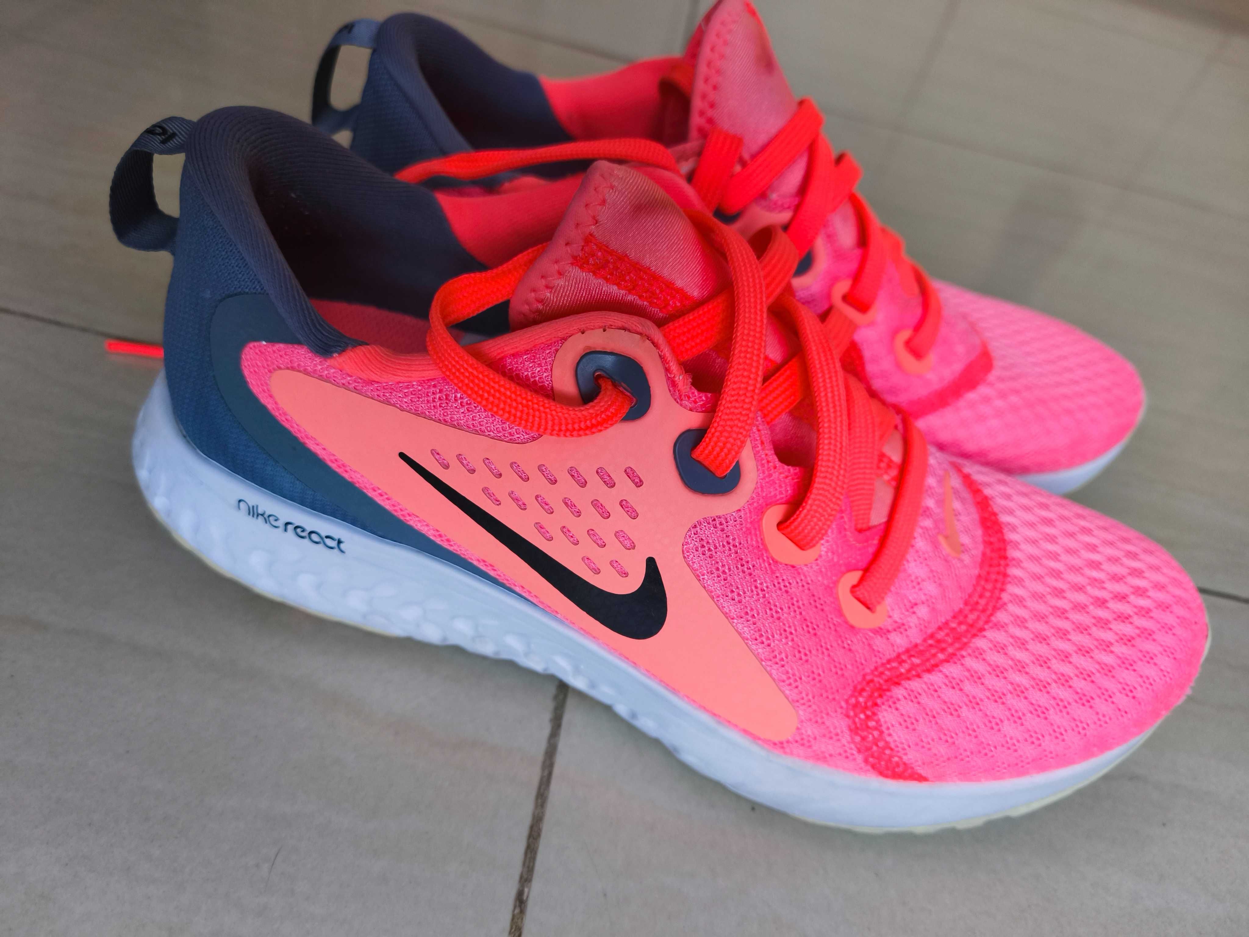 Nike Legend  REACT W