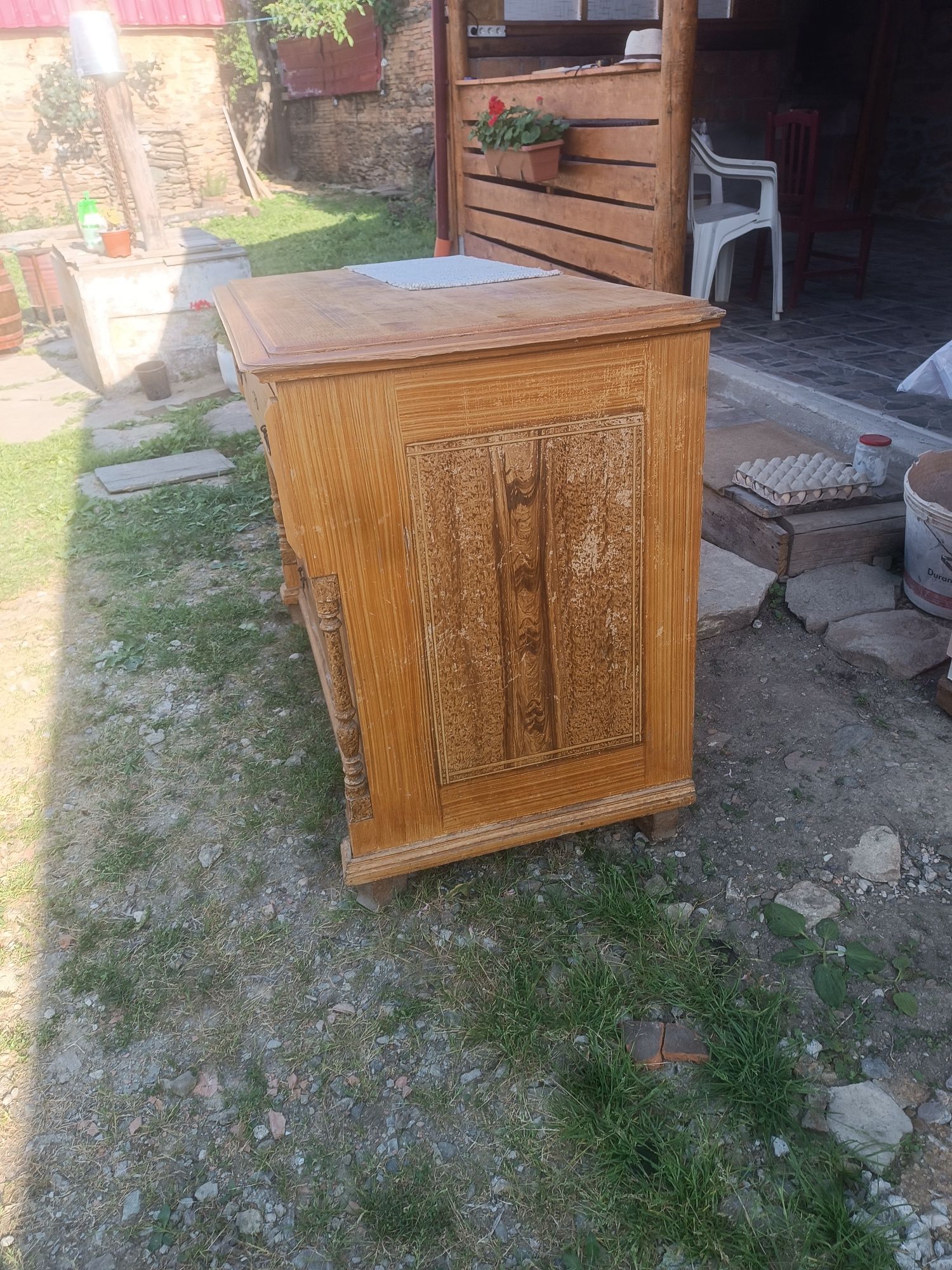 Vând mobilier vechi