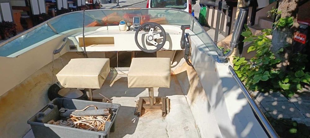 Продавам лодка-тип скутер CONERO DELFINO-450 1983 г. Без Колесар!!! Сз