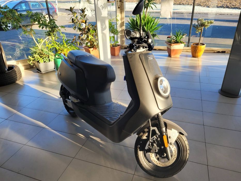 Електирчески скутер NIU