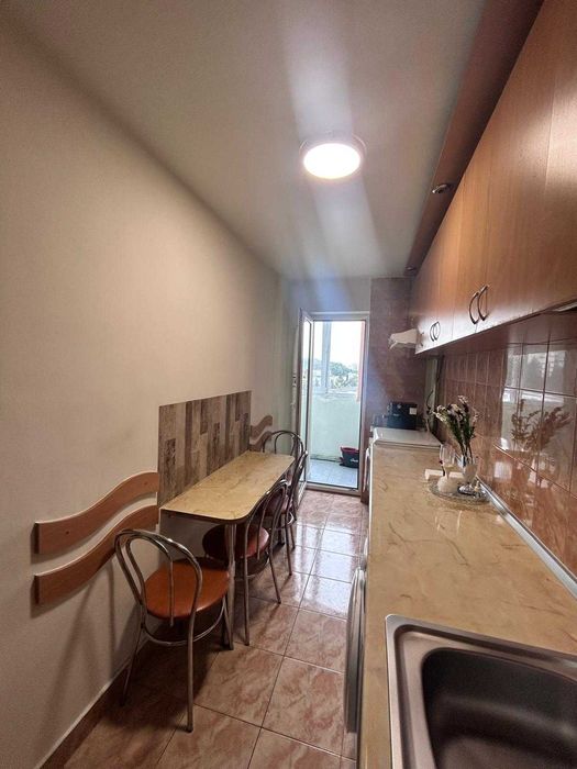 Apartament de 3 camere, decomandat, zona Baza Sportiva "LA TERENURI"