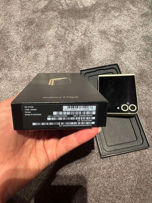 Samsung Galaxy Z flip6