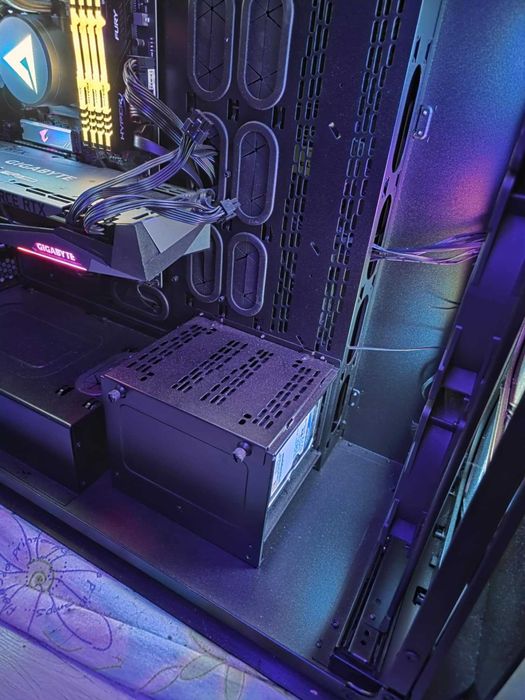 Corsair Obsidian + 3TB HDD + 250GB SSD + 5 ventilatoare ARGB - 600 RON
