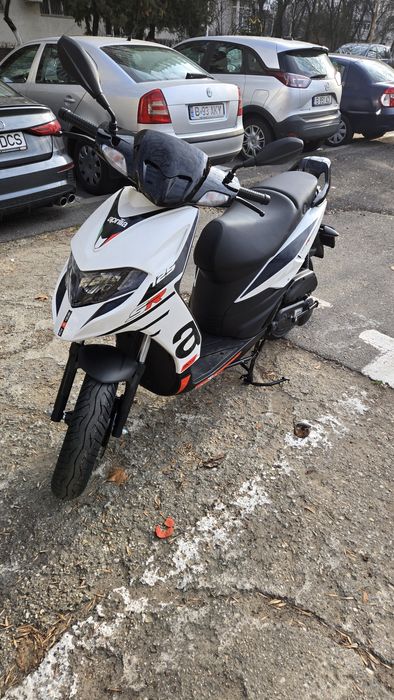 Inchiriez scutere piagio 50cm, yamaha, aprilia 125cm3