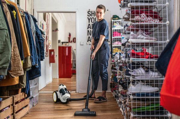 Безмешковый пылесос с циклонным фильтром Karcher VC 3 Floor, белый