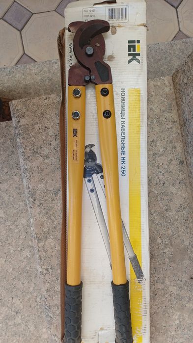 Ножницы (секторные) для резки кабеля НК-250 IEK (240 мм)