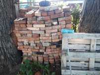 Продам кирпич б/у  и штук 100 нового.