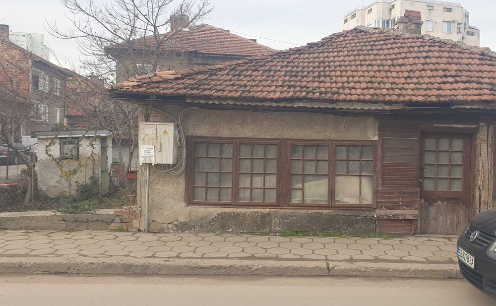 Продавам къща с търговско помещение - 174 кв.м./ЦЕНТЪР - гр. Севлиево/