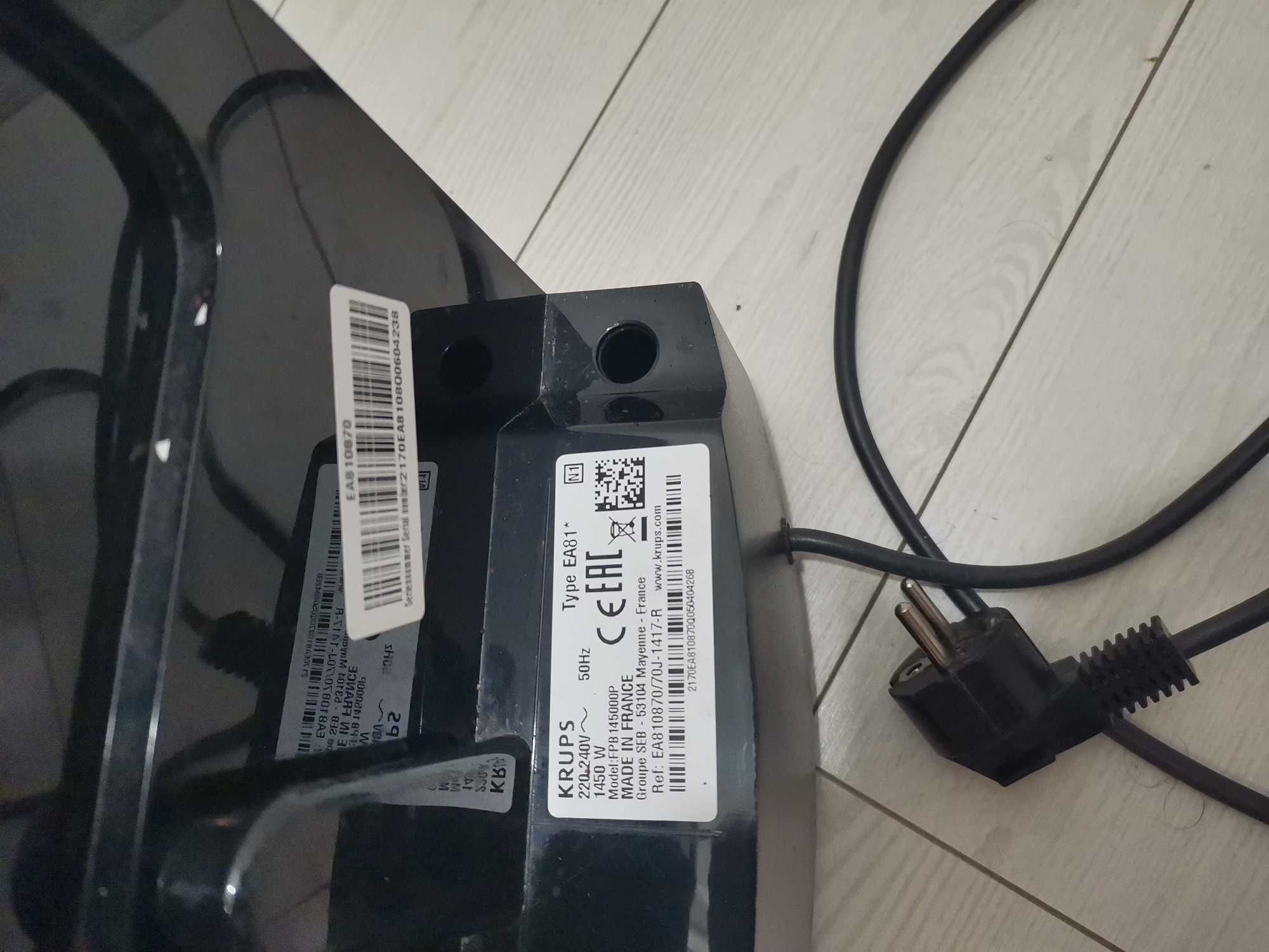 Продавам кафеавтомат Krups EA81