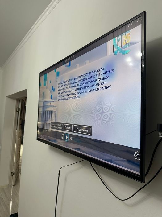 Телевизор б/у почти новый