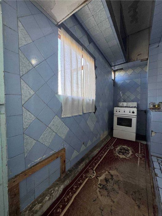 Срочно продаётся 2 комнатная квартира в 6 квартале магазин МАКРО