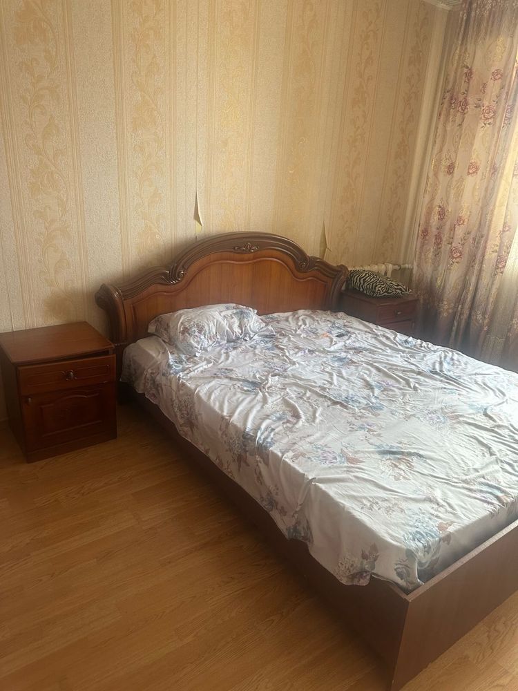 Спальный гарнитур , шкаф, сервант , диван , камод