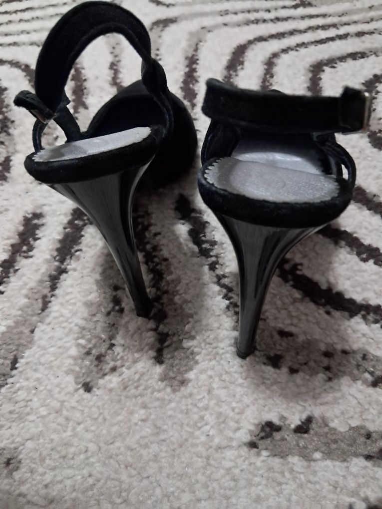 Benvenuti Pantofi piele intoarsa decupati / sandale piele interior-ext