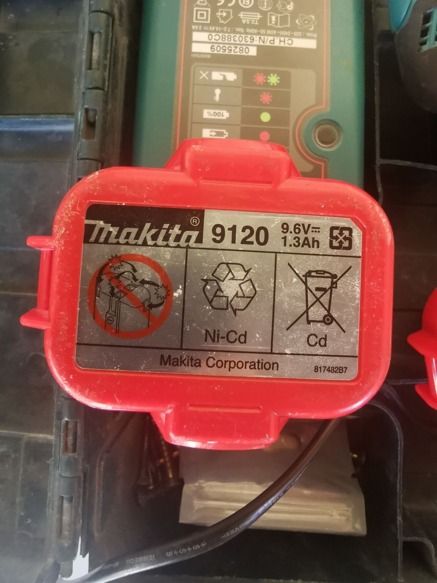 Autofiletantă Makita 6261D cum se vede in imagine.