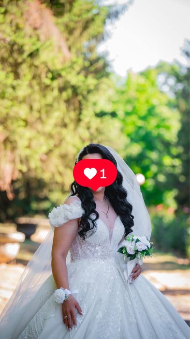 Булченска рокля носена само 4 часа от със връски