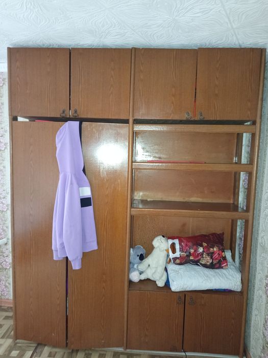 Шкаф вещевой сверху вещевой внизу тоже все шкафы целые