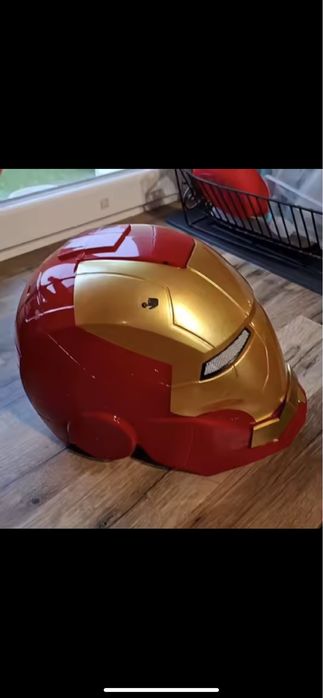 Маска железният човек