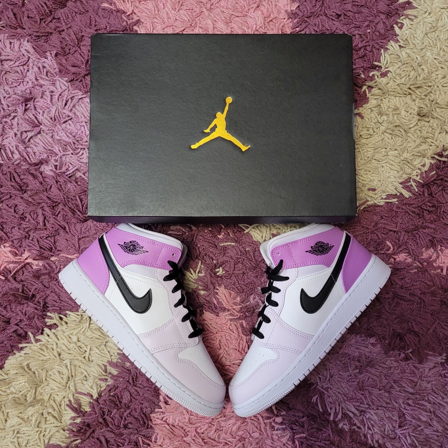 Jordan 1 Mid Barley Grape