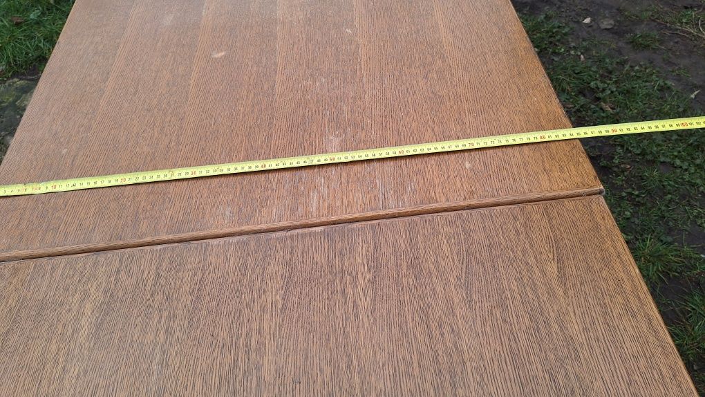 Masa din stejar cu pene de 10 persoane are 2x85latime