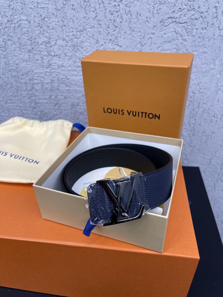 Curea Louis Vuitton albastra