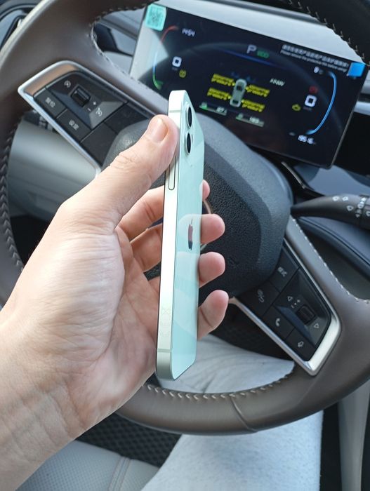 Айфон 12 в отличном состоянии