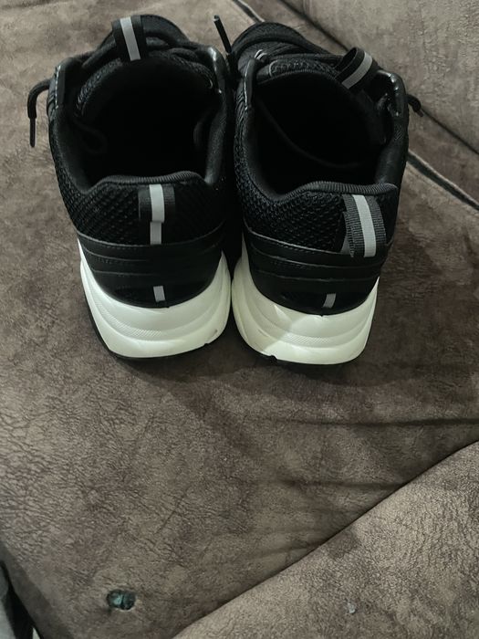 Dior b22 leam purtat de doua uri