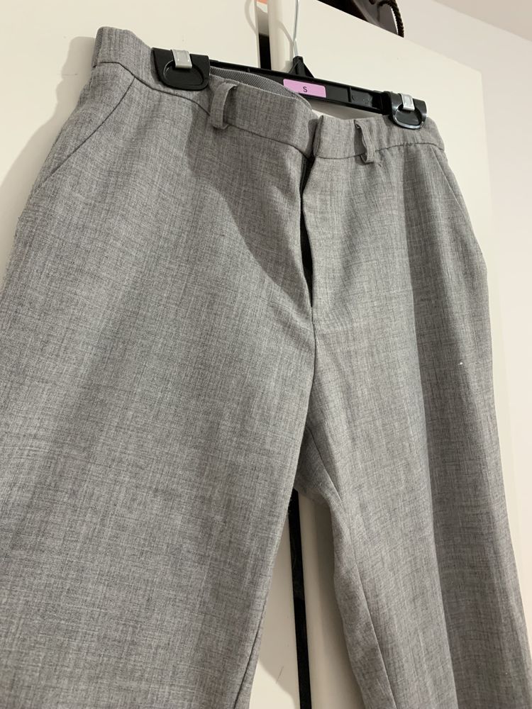Pantaloni de costum