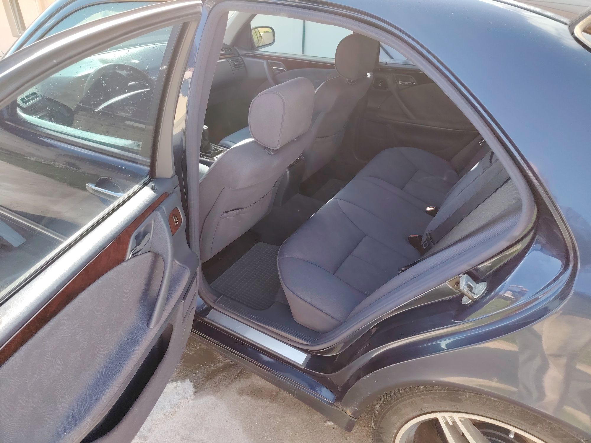 Vând Mercedes W210 2.0 kompressor