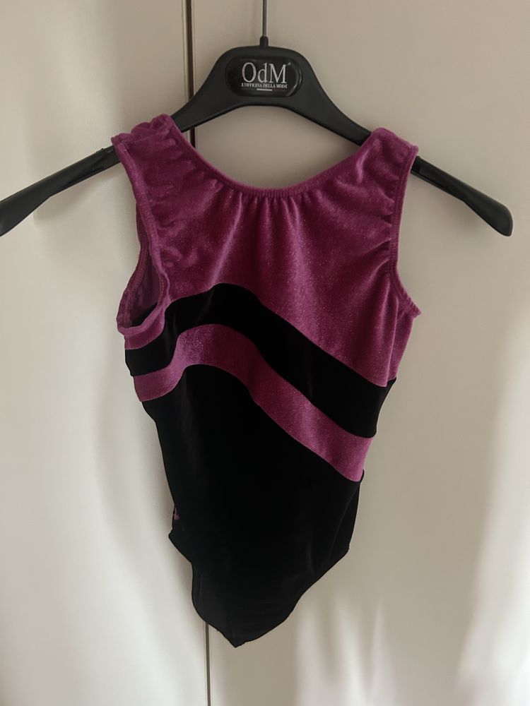 Costum gimnastica artistica