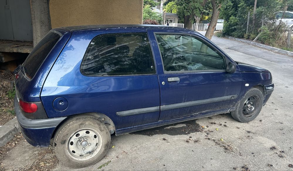 Рено клио1 1997г 1.4 75кс цяла за части Renault clio 1 1.4i 1997
