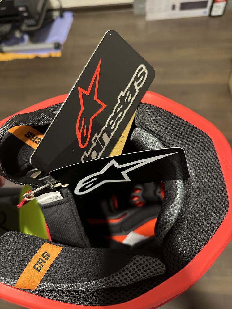 Каска Alpinestars в комплект с очила 100%