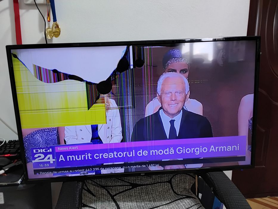 Televizor led Nei 101 cm cu display defect