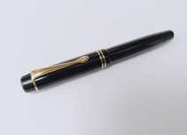 Stilou Montblanc 324 rar , penita aur 14K, piston telescopic, Germania