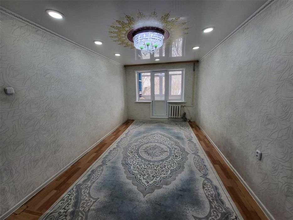 Продам 2 комнатную Абая 5 микрорайон