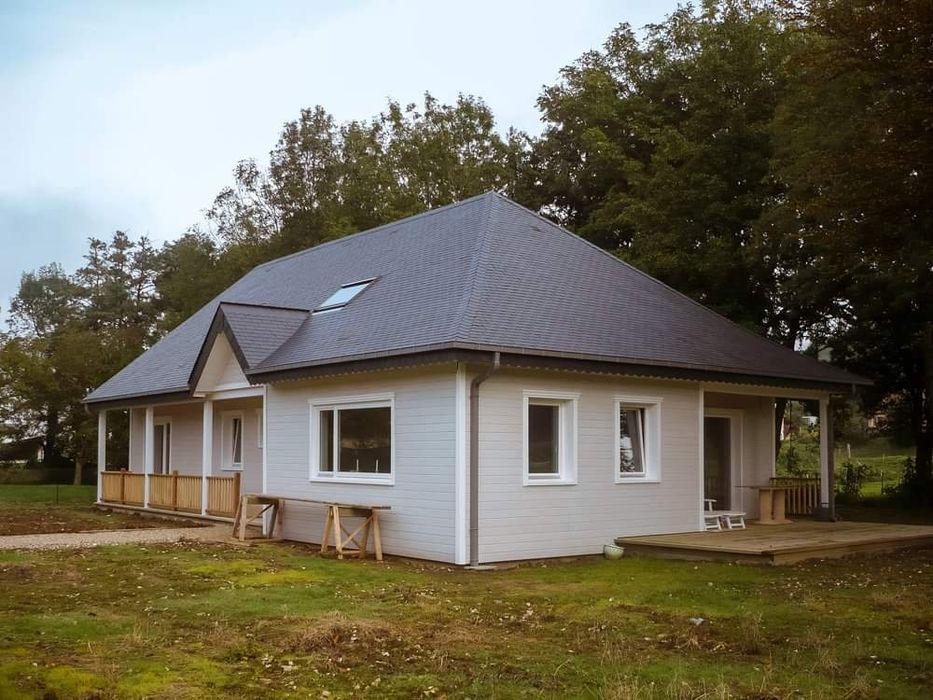 Vând casă pe structura metalica