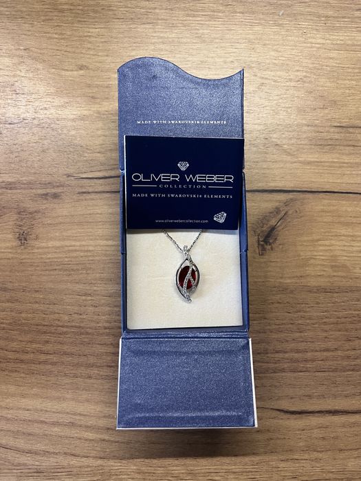 Oliver Weber колие с червен камък Swarovski