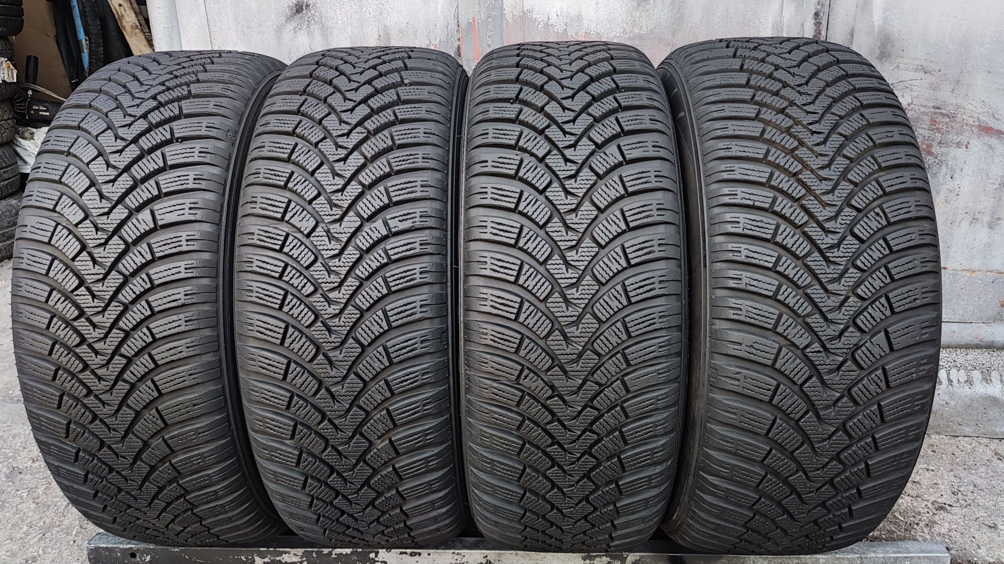 4бр. зимни гуми 205/55/16 Falken EuroWinter , dot22
dot22
9mm
Много до