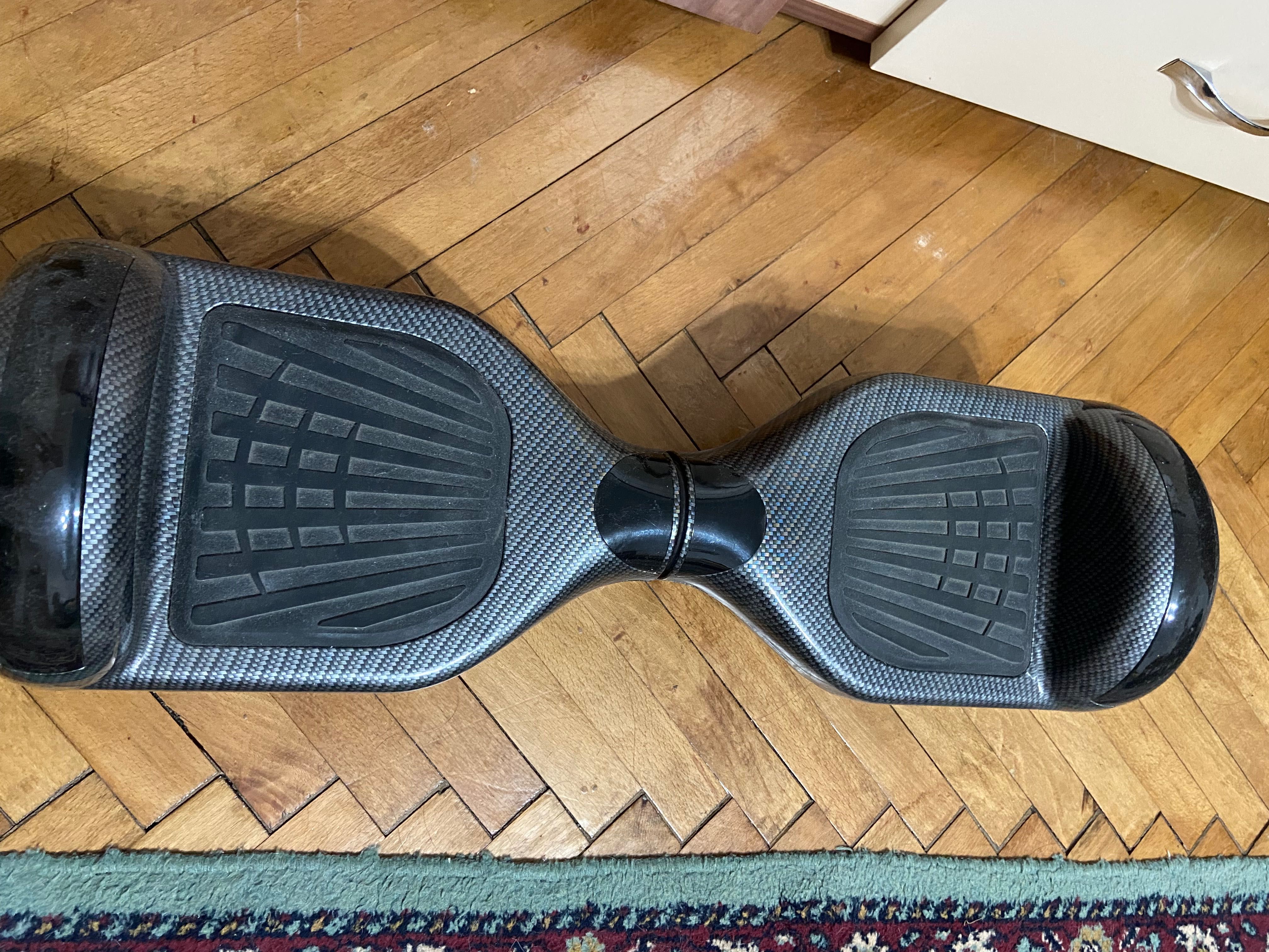 Hoverboard negru cu lumini, an 2021, viteza 15 km/h, pret negociabil