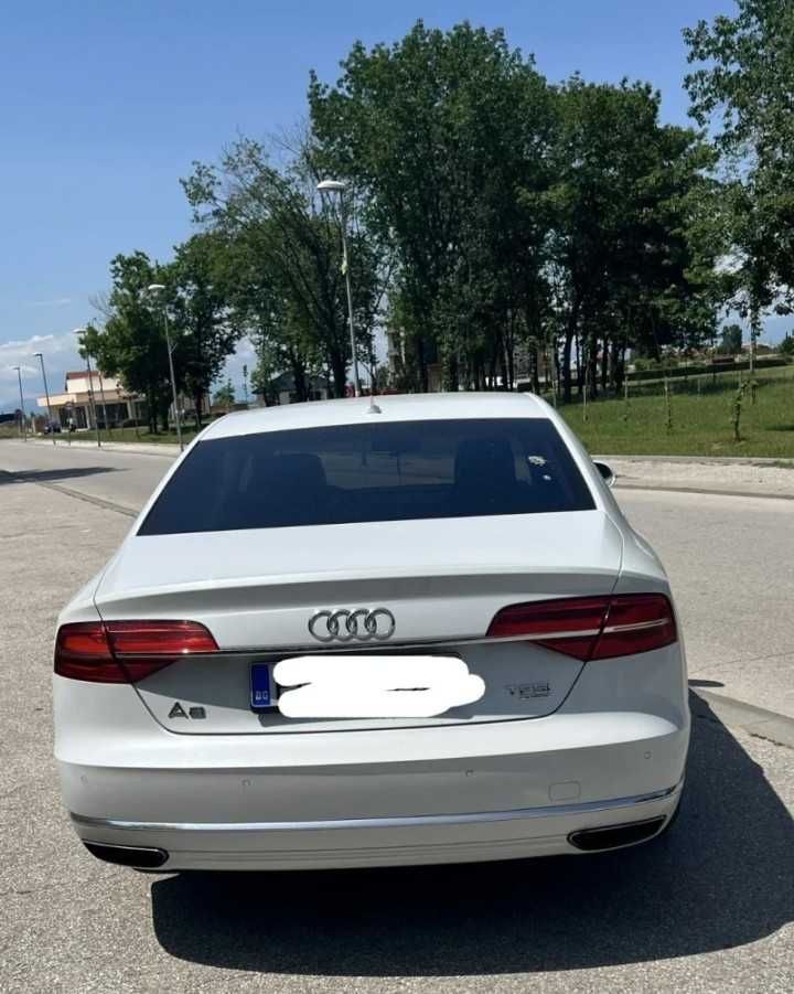 Автомобил Audi A8