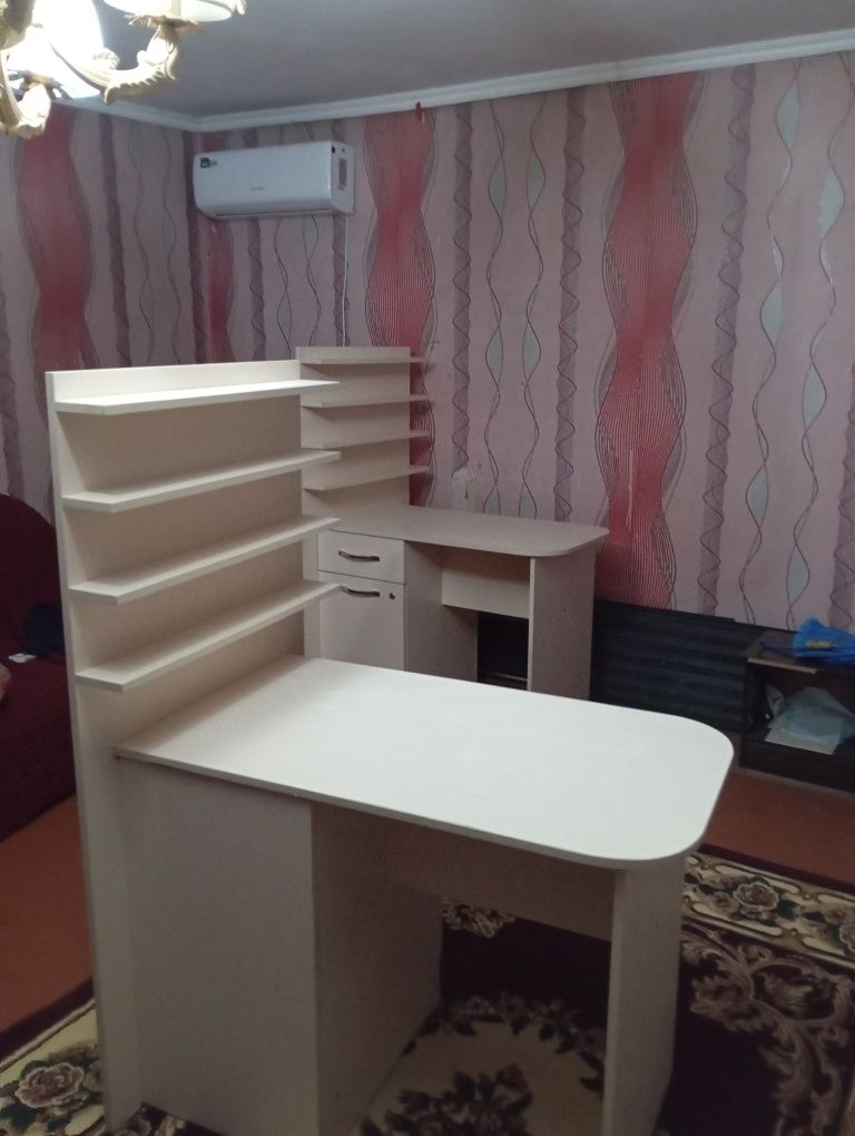 Маникюрный стол 2 штука