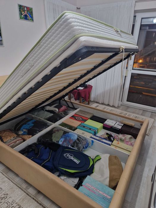 Vând pat matrimonial