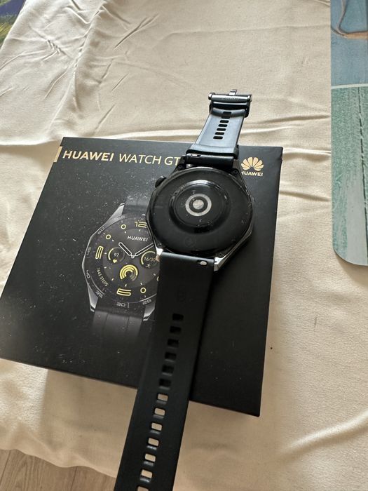 Продавам часовник Huawei Watch GT4 в отлично състояние