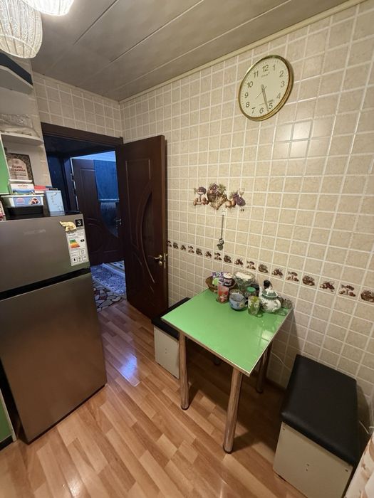 Продаётся 2х комнатная ( Заходи и жви) квартира